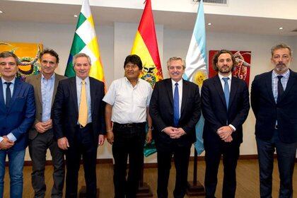 La comitiva argentina: Juan Zabaleta, Gabriel Katopodis, Felipe Solá, Alberto Fernández, Santiago Cafiero y Miguel Cuberos