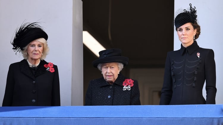 Camilla Parker Bowles, la reina Isabel II y Kate Middleton en el Remembrance Day Service 