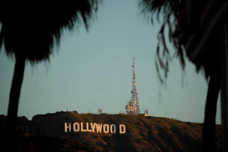 En 1949, la Cámara de Comercio de Hollywood firmó un contrato con el Departamento de Parques y Jardines de Los Ángeles para reconstruir el cartel y para retirar definitivamente las últimas cuatro letras (REUTERS/Mike Blake)
