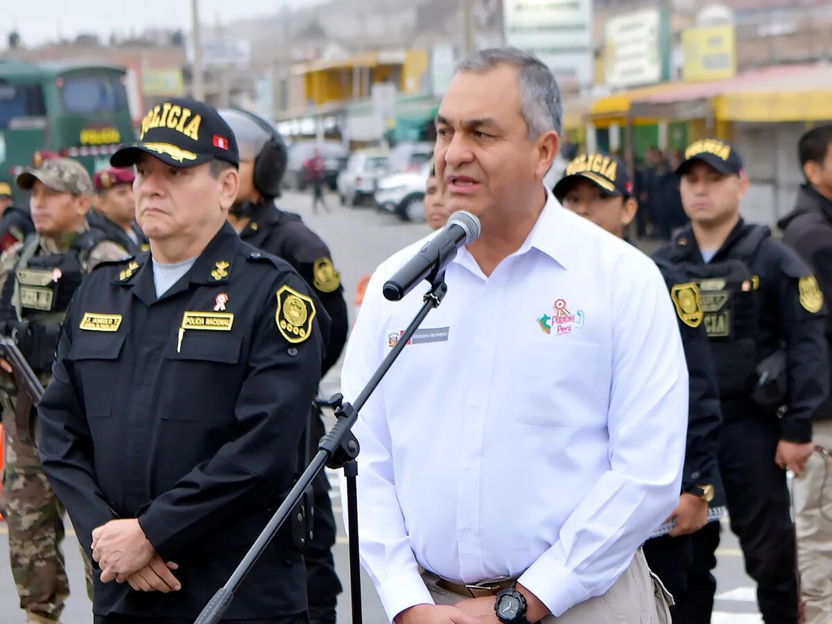 Ministro del Interior, Vicente Romero, afirma que en el Perú faltan 50 mil policías para luchar contra la delincuencia - Infobae