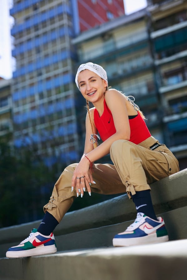 En su Instagram, @tatysantaanaok, suele mostrar el detrás de escena de cada competencia. Hoy dice que el lugar de host (anfitriona) le sienta mejor que el de competidora.