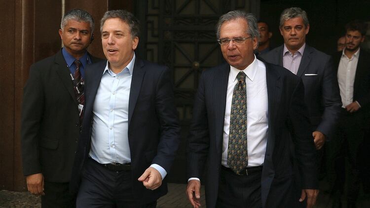 Dujovne y Guedes en Río de Janeiro, cuando debatieron la creación de la moneda única Peso-Real
