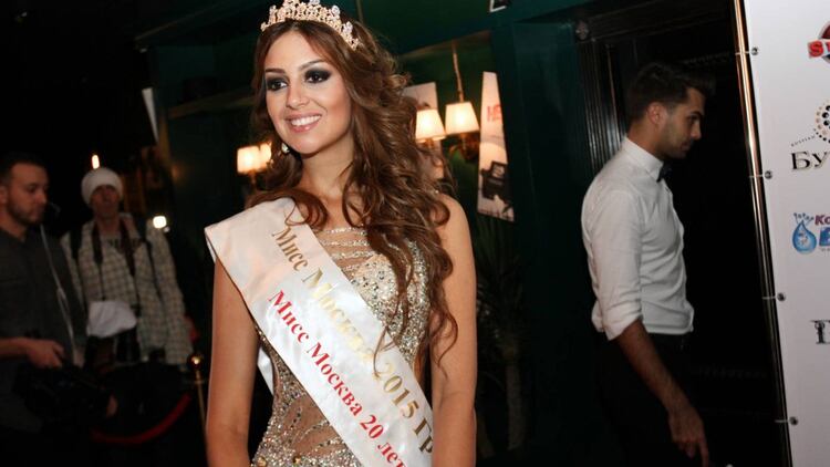 Oksana Voevodina ganó el concurso Miss Moscú en 2015
