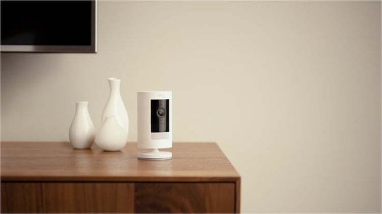 Ring Indoor Cam es una nueva versión de cámaras de seguridad enfocada a los interiores. (Foto: Amazon)