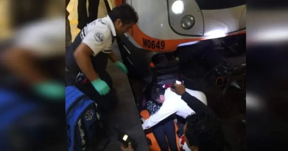 Un intento de suicidio en el metro de la CDMX con un final inesperado: el  convoy quedó a centímetros de una mujer de 23 años - Infobae