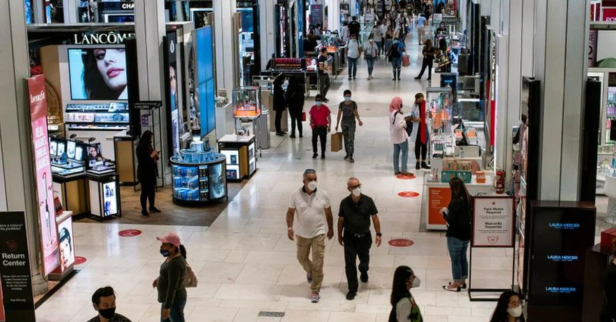 U.S. retail sales rise amid sustained inflation and rate hikes