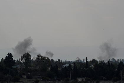 Humo de los bombardeos cerca de la ciudad de Terter, pese a una tregua de 5 días en Nagorno-Karabakh. REUTERS/Umit Bektas