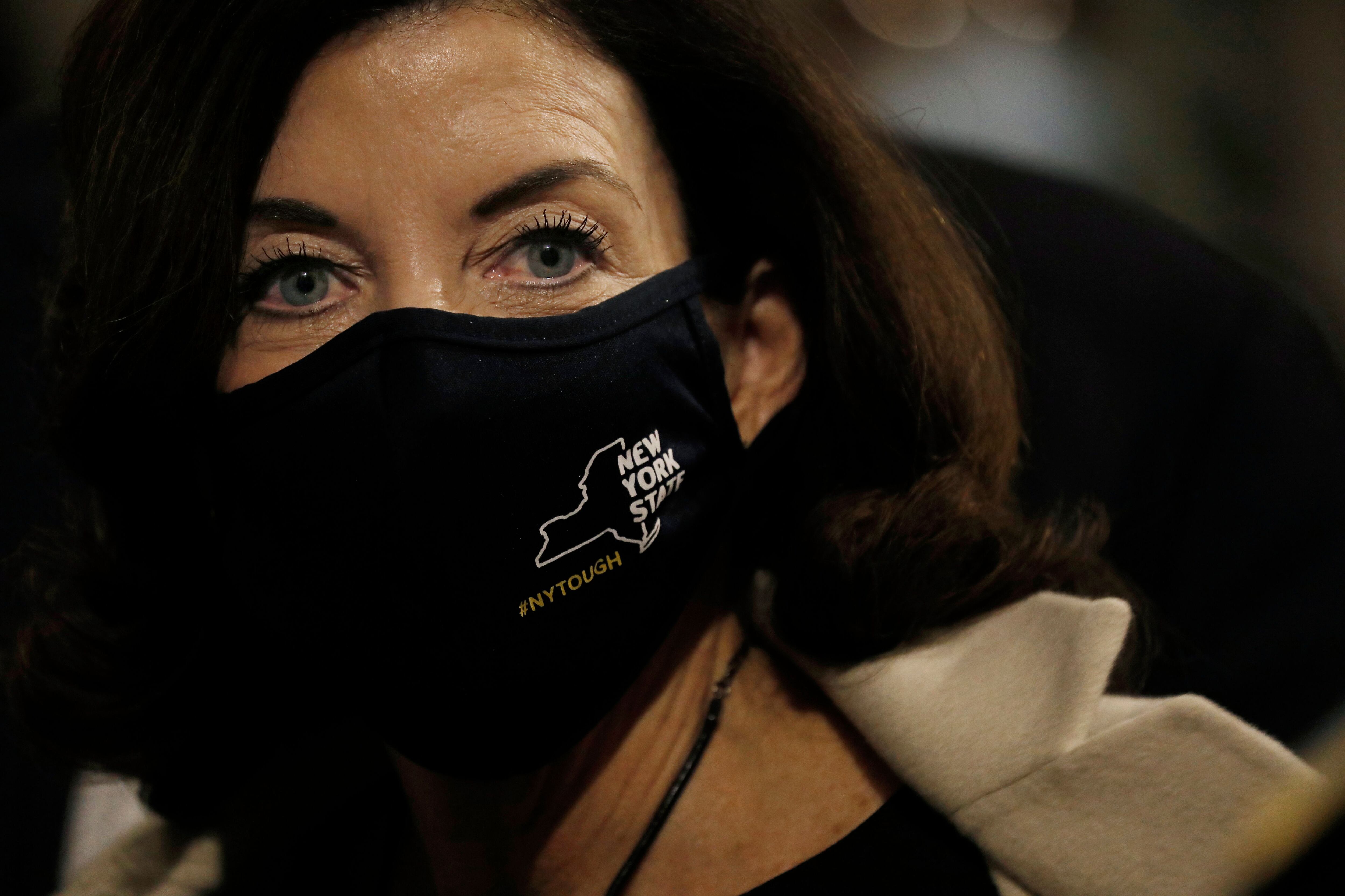 "Esto no es motivo de alarma", dijo la gobernadora de Nueva York, Kathy Hochul
