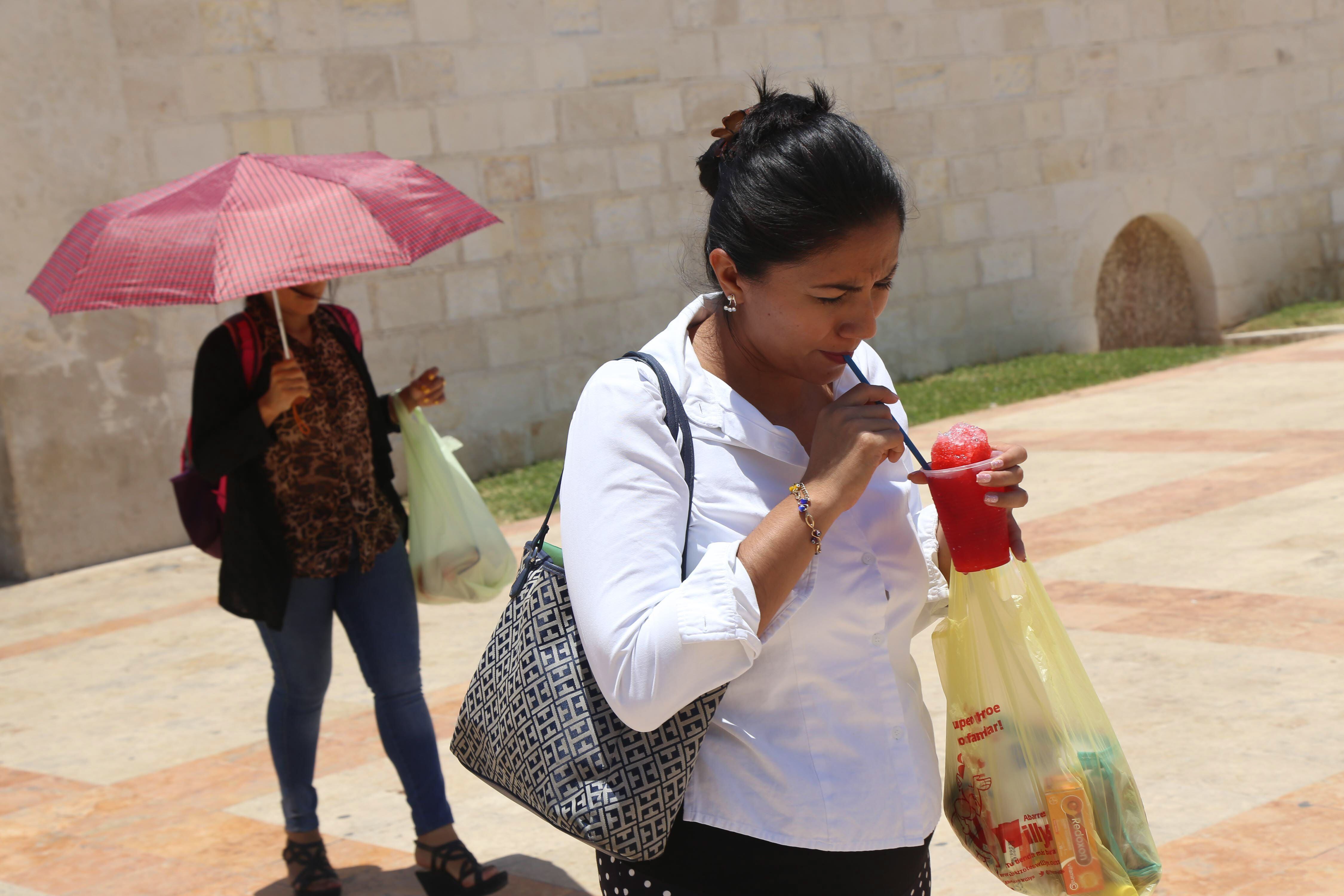 El calor extremo afectó significativamente a la salud de los mexicanos. Las altas temperaturas pueden ser peligrosas, especialmente para los grupos más vulnerables, como niños pequeños, adultos mayores y personas con condiciones de salud preexistentes. (MARTÍN ZETINA /CUARTOSCURO.COM)