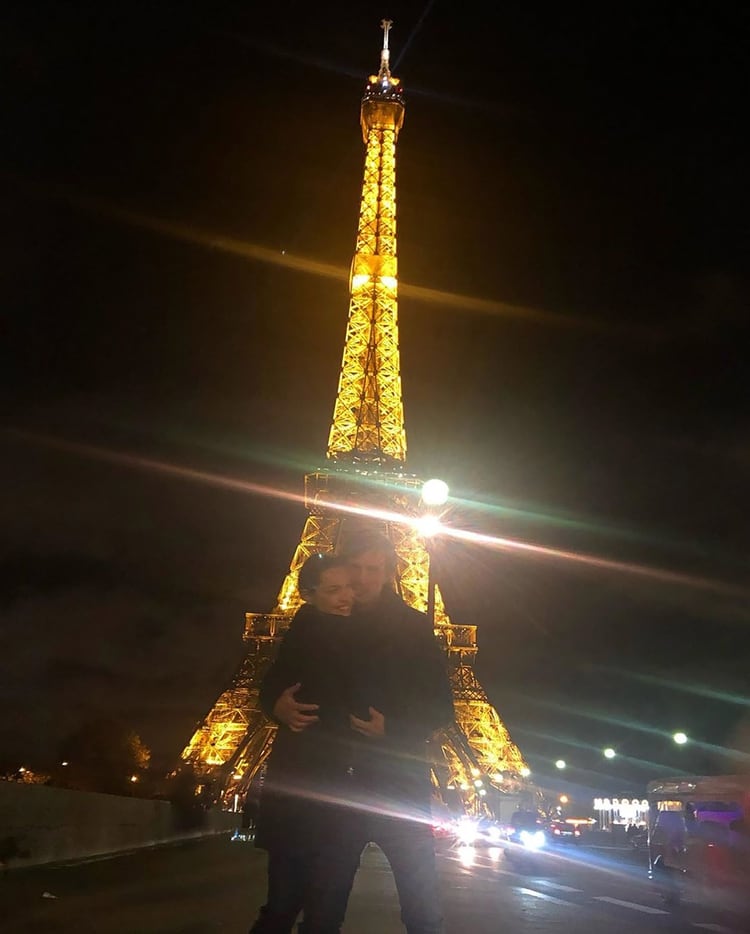 Pampita y su esposo en la Torre Eiffel 
