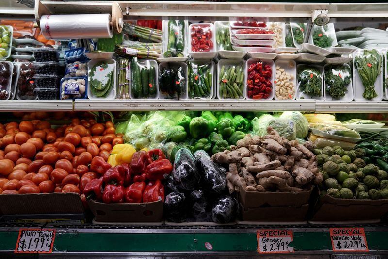 Productos agrícolas en el mercado El Progreso en el vecindario Mount Pleasant de Washington, D.C., EEUU (REUTERS/Sarah Silbiger/Archivo)