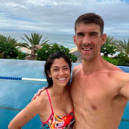 Michael Phelps junto a su esposa, Nicole (Instagram: @m_phelps00)