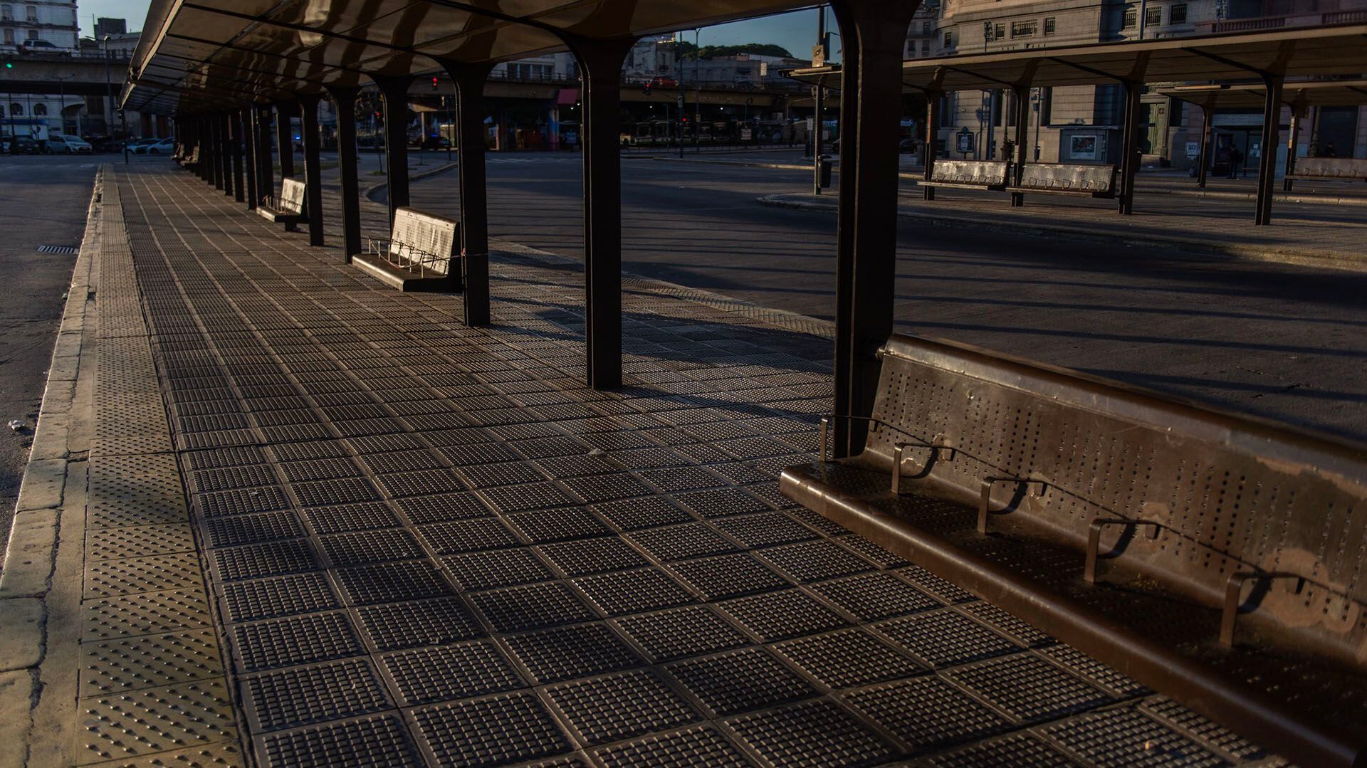 Desde la medianoche no hay colectivos, trenes y subtes