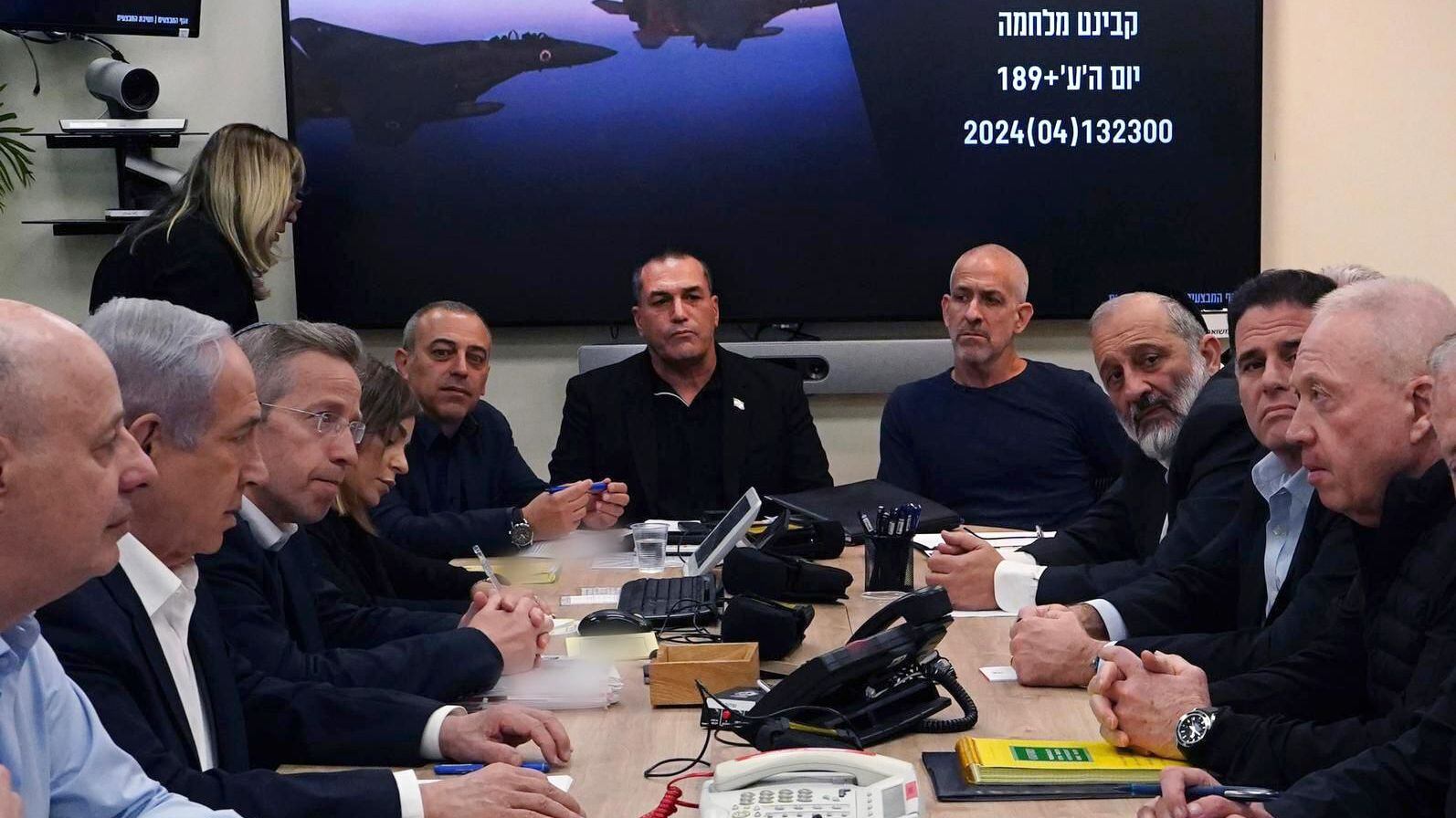 El primer ministro de Israel, Benjamin Netanyahu, convocó al Gabinete de Guerra con carácter de urgencia en la madrugada de este domingo en respuesta al ataque con drones y misiles iniciados por Irán contra su territorio. EFE / Ministerio de Defensa Israelí.