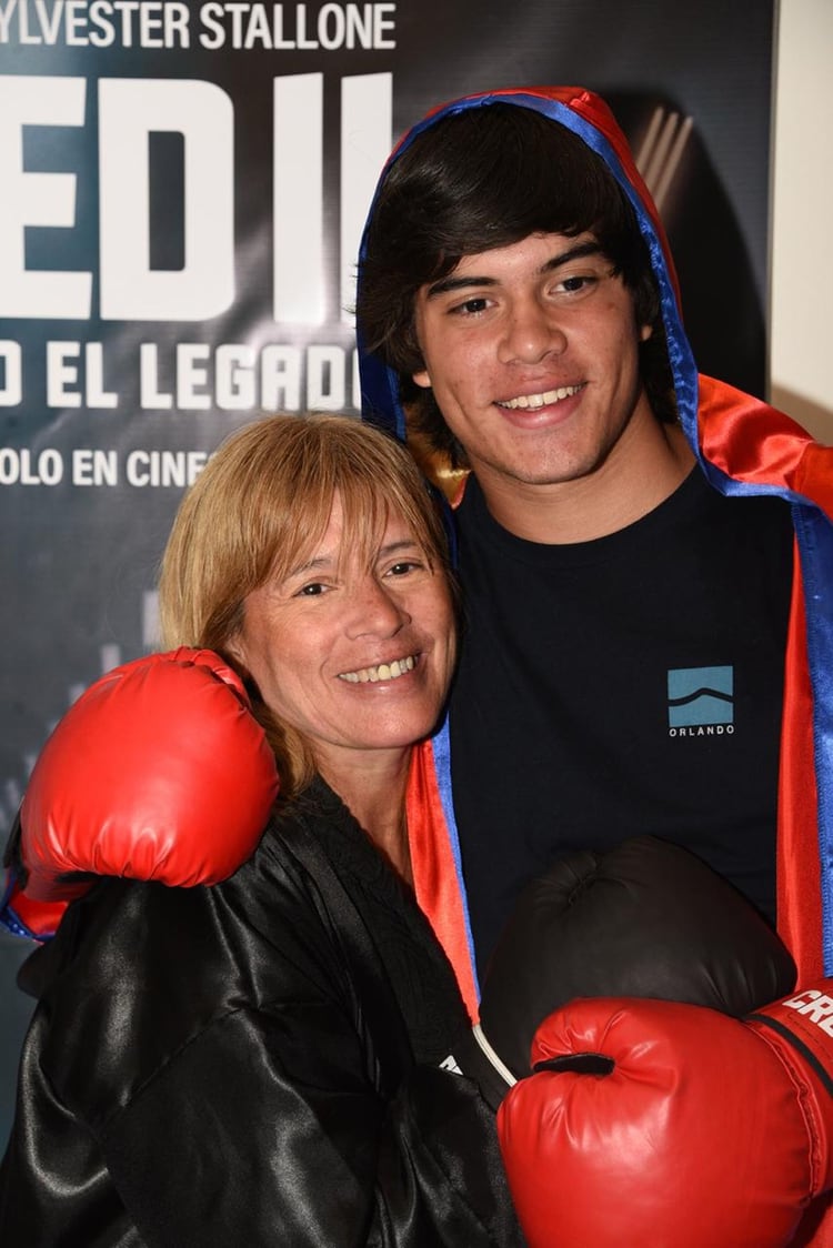 Agustín y su madre, Silvia, en la avant premiere de “Creed II”, la famosa película de Sylvester Stallone