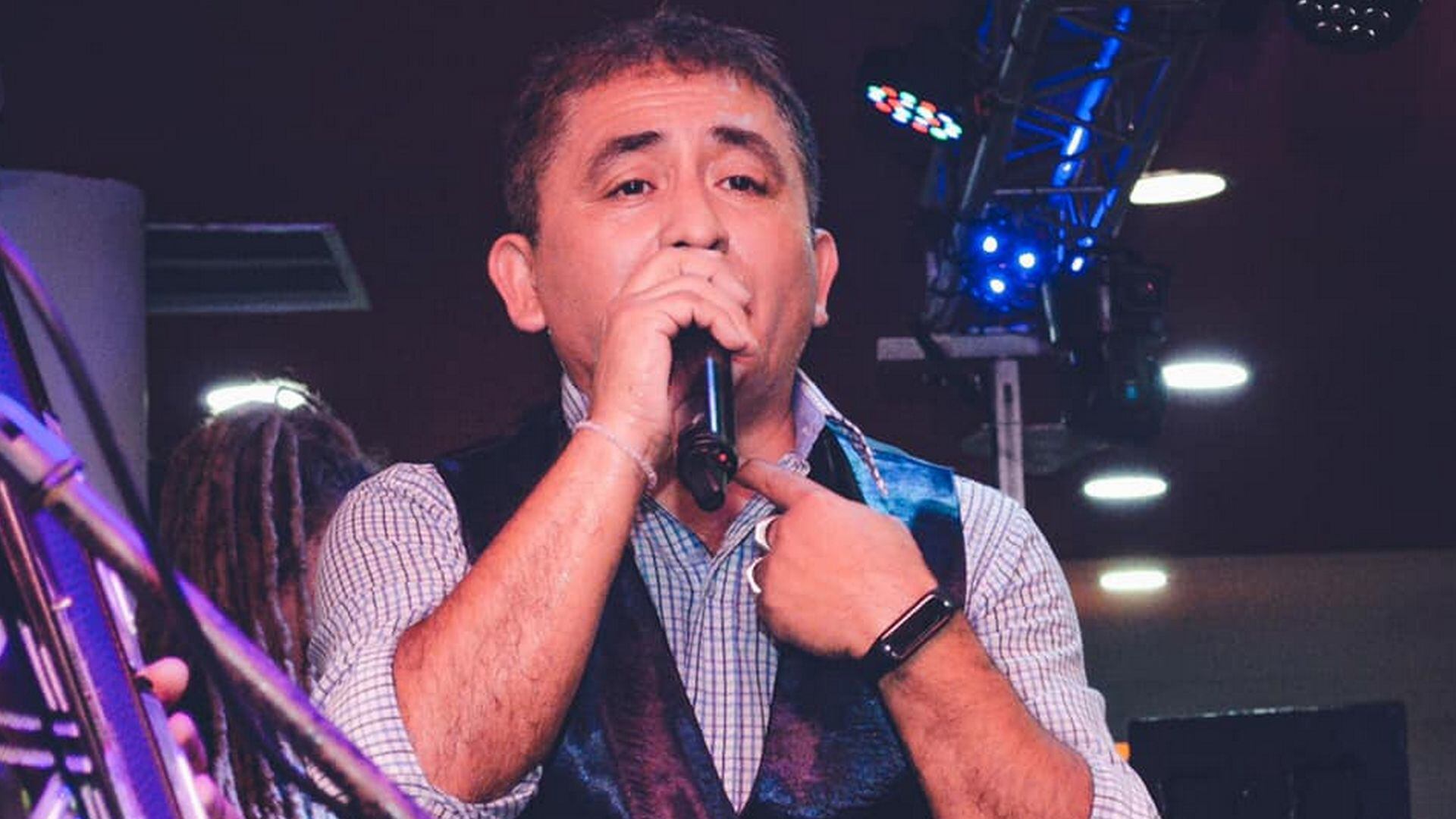 Murió el cantante Huguito Flores en un choque en la Ruta 34 junto con su esposa y su cuñado