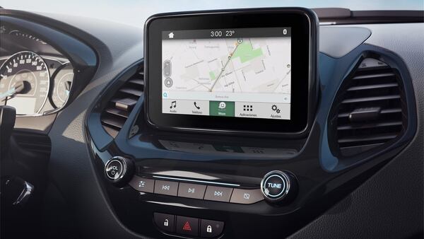 La nueva pantalla con el sistema SYNC 3 de Ford funciona con Waze tanto en iOS como Android.