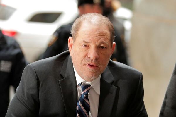 El productor cinematográfico Harvey Weinstein llega a la Corte Penal de Nueva York donde se realiza el juicio en su contra por asalto sexual, en el distrito de la ciudad de Nueva York, Nueva York, Estados Unidos. 5 de febrero, 2020. REUTERS/Lucas Jackson