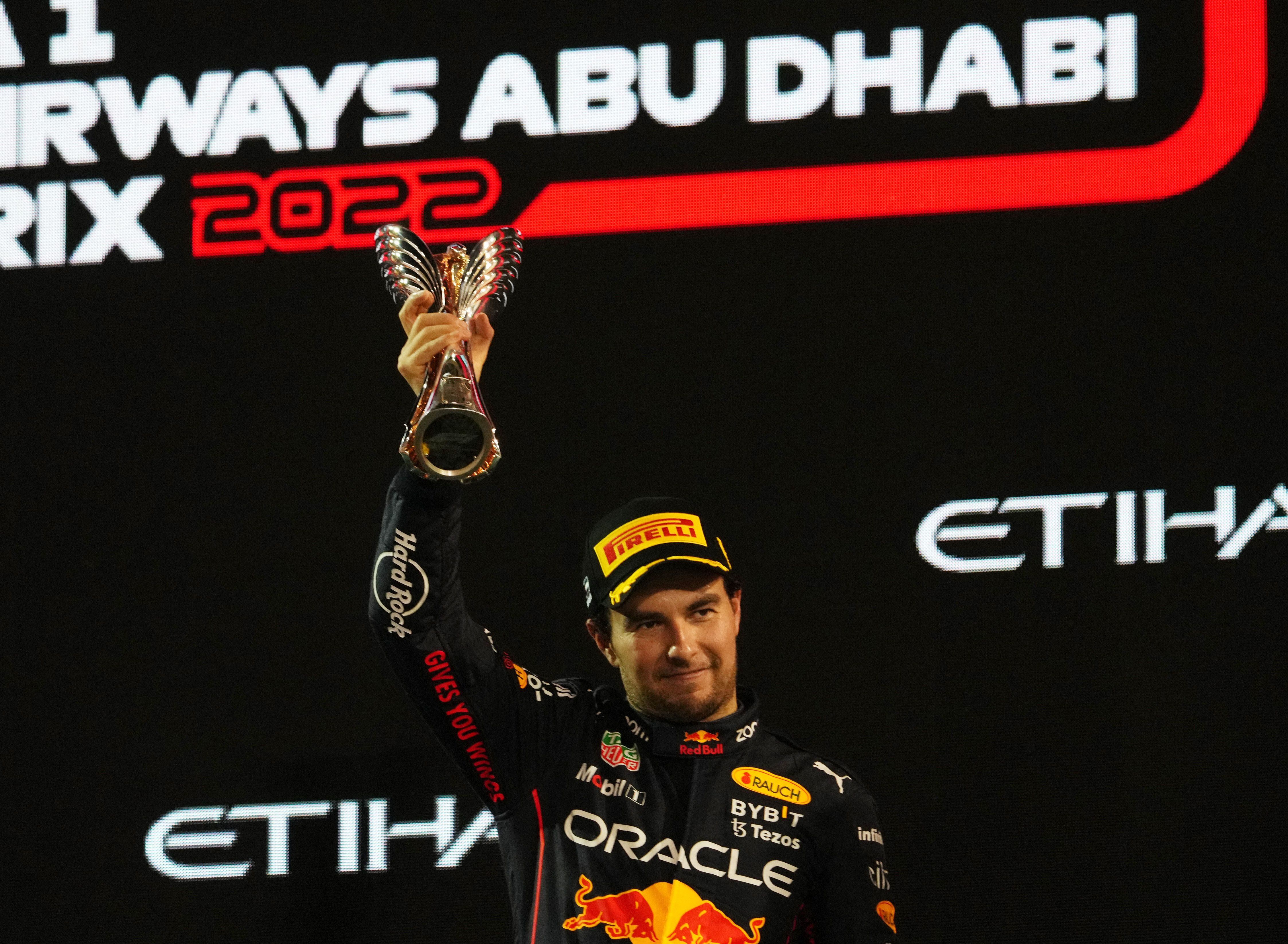Checo Pérez terminó en el tercer lugar del GP de Abu Dabi y del Campeonato de Pilotos. (REUTERS/Aleksandra Szmigiel)