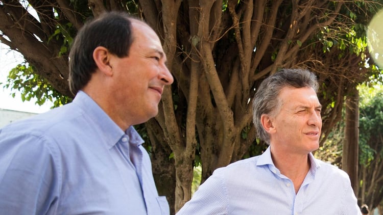 El ex senador de la UCR, junto al presidente Mauricio Macri (NA)