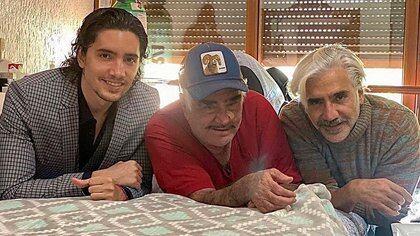 Abuelo, padre e hijo desde la intimidad del hogar del "charro de Huentitán" (Foto: Instagram @alexfernandez.g)