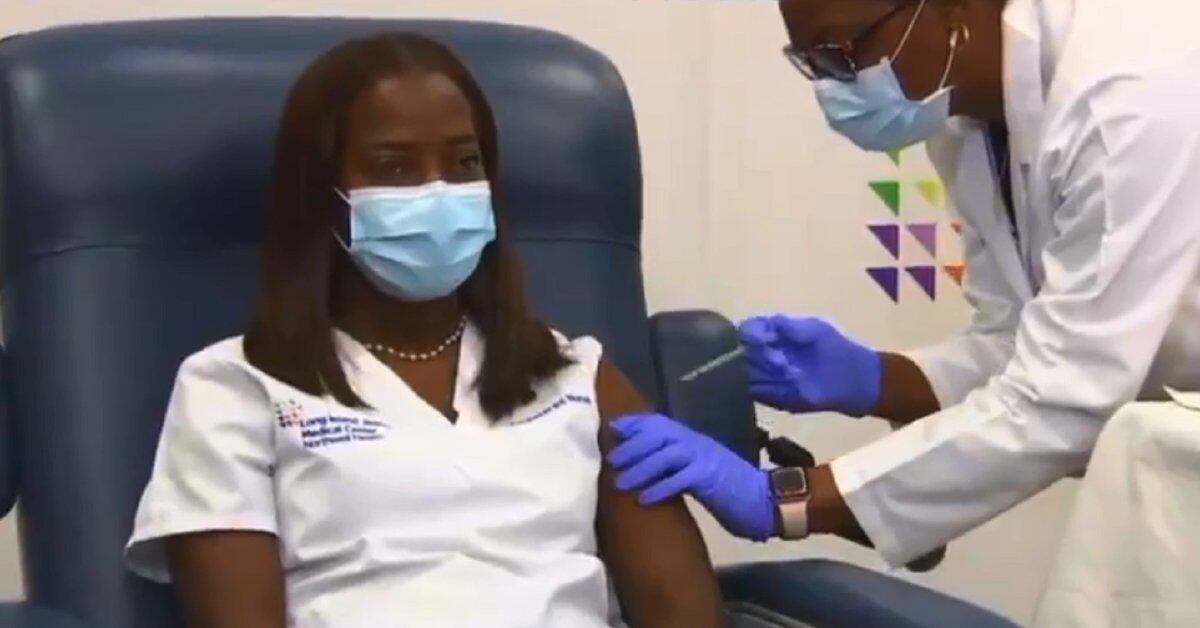 La enfermera de Nueva York fue la primera en recibir una vacuna de Pfizer contra el Coronavirus en Estados Unidos