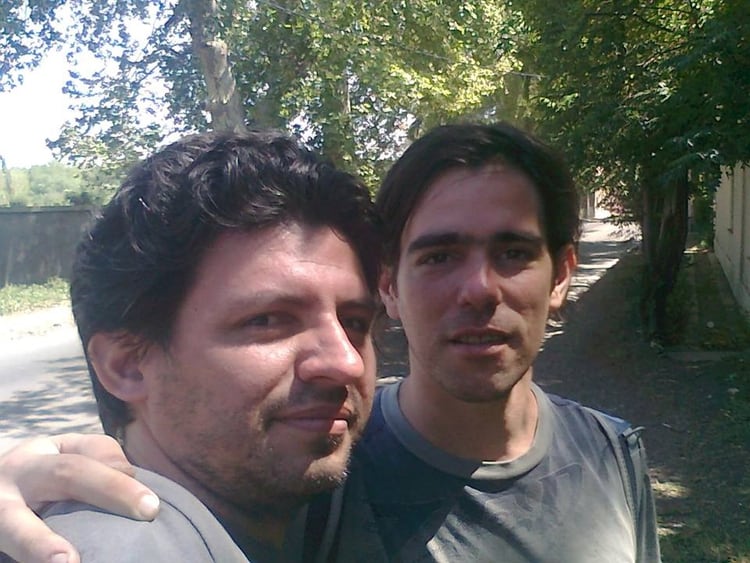 Nicolás del Caño con su amigo Eduardo Castilla en Córdoba, en 2011.