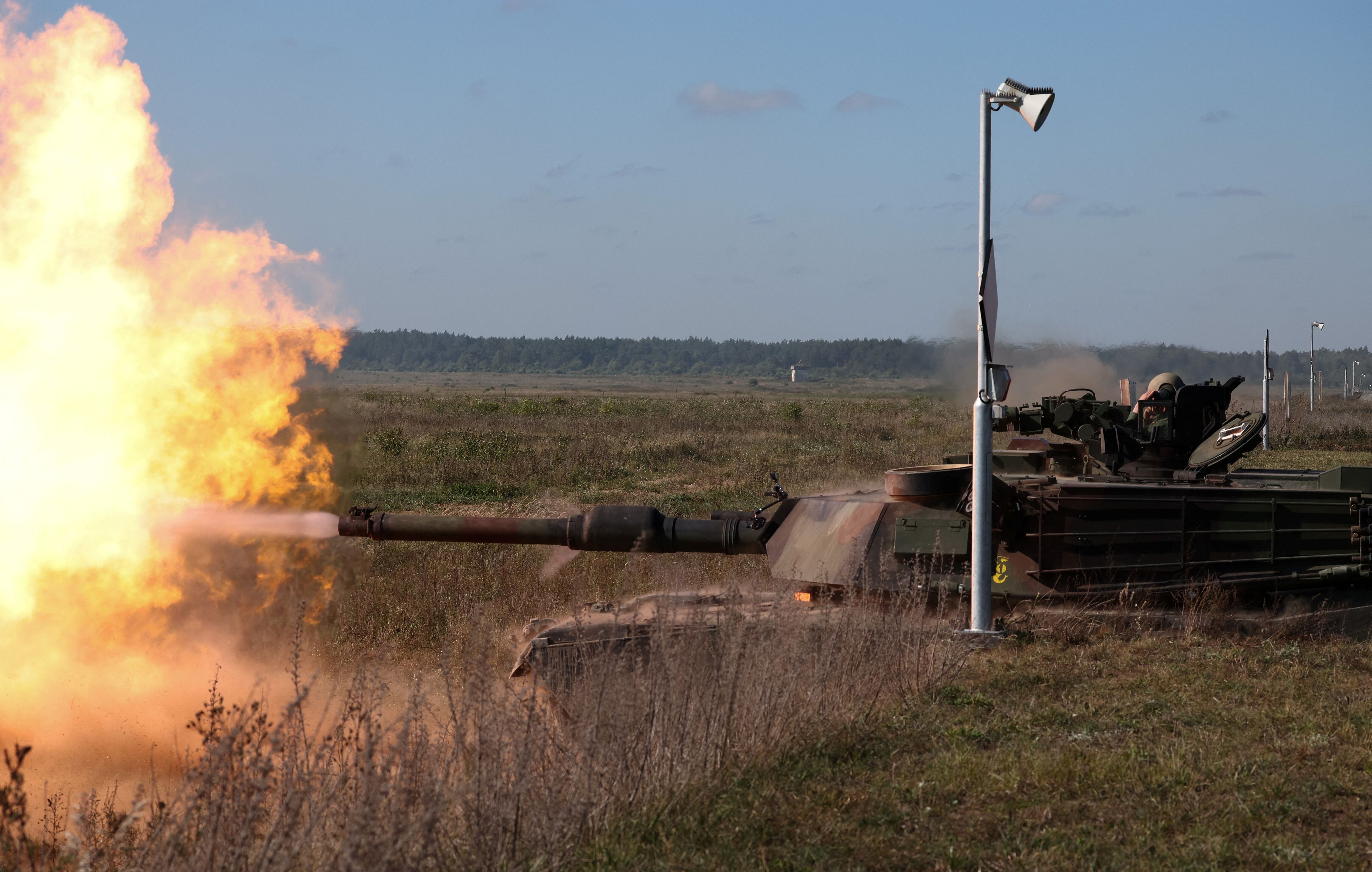 Entrenamiento militar con tanques Abrams M1A1 FEP (REUTERS/Kacper Pempel)