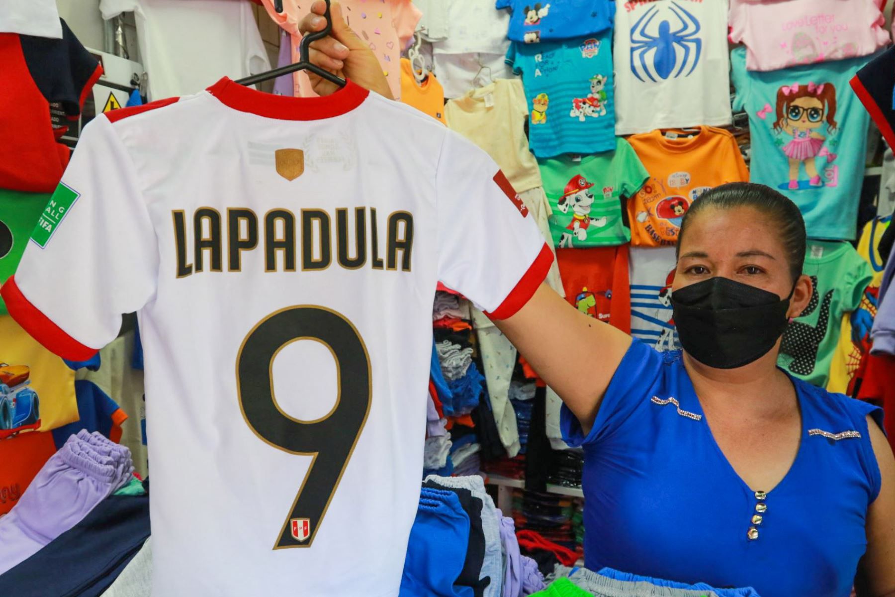 Conquistar siguiente precisamente Gamarra: confeccionistas felices por alta venta de camisetas de la  selección peruana - Infobae