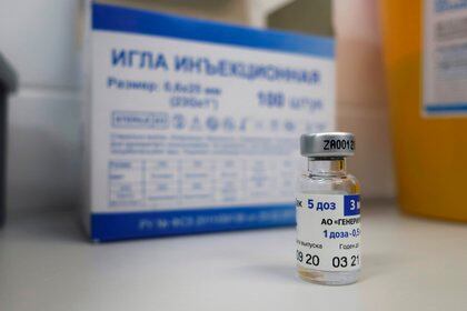 Una dosis de la vacuna rusa contra el covid-19, Sputnik-V en un centro de vacunación de Moscú, Rusia. EFE/ Ignacio Ortega/Archivo
