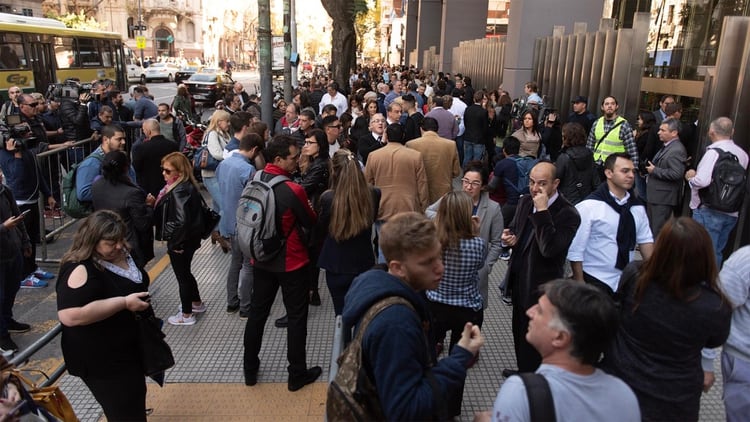 Mientras que algunos fueron desalojados por el personal de seguridad otro decidieron autoevacuarse