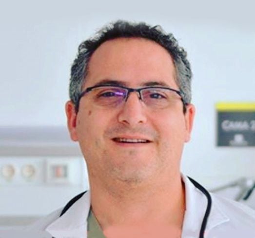 Mariano Frassa también fue director de la Hospital del Carmen de Chacabuco en el área de emergencias médicas, que fue inaugurado tras su llegada