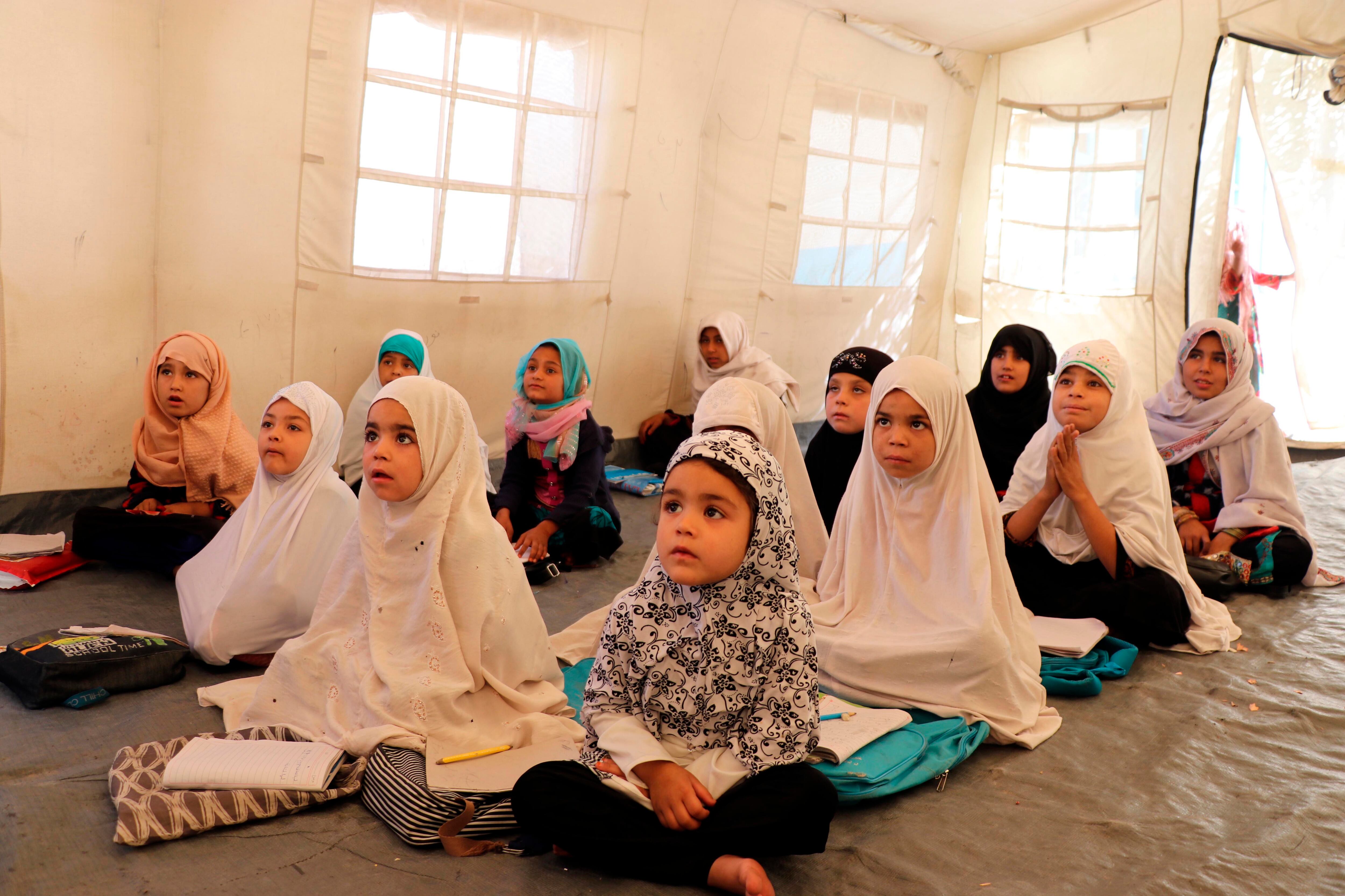 Niñas afganas en un colegio de Kandahar (EFE/EPA/STRINGER)