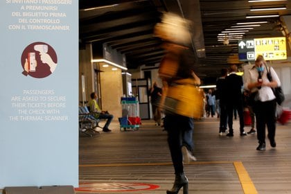 Fiumicino Airport es el aeropuerto más transitado de Italia y a principios de septiembre abrió un centro de pruebas COVID, con el involucramiento de la Cruz Roja Italiana REUTERS/Remo Casilli