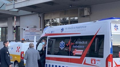La ambulancia en el aeropuerto de Turín que trasladó a Cristiano Ronaldo (Twitter: @JuvMania)