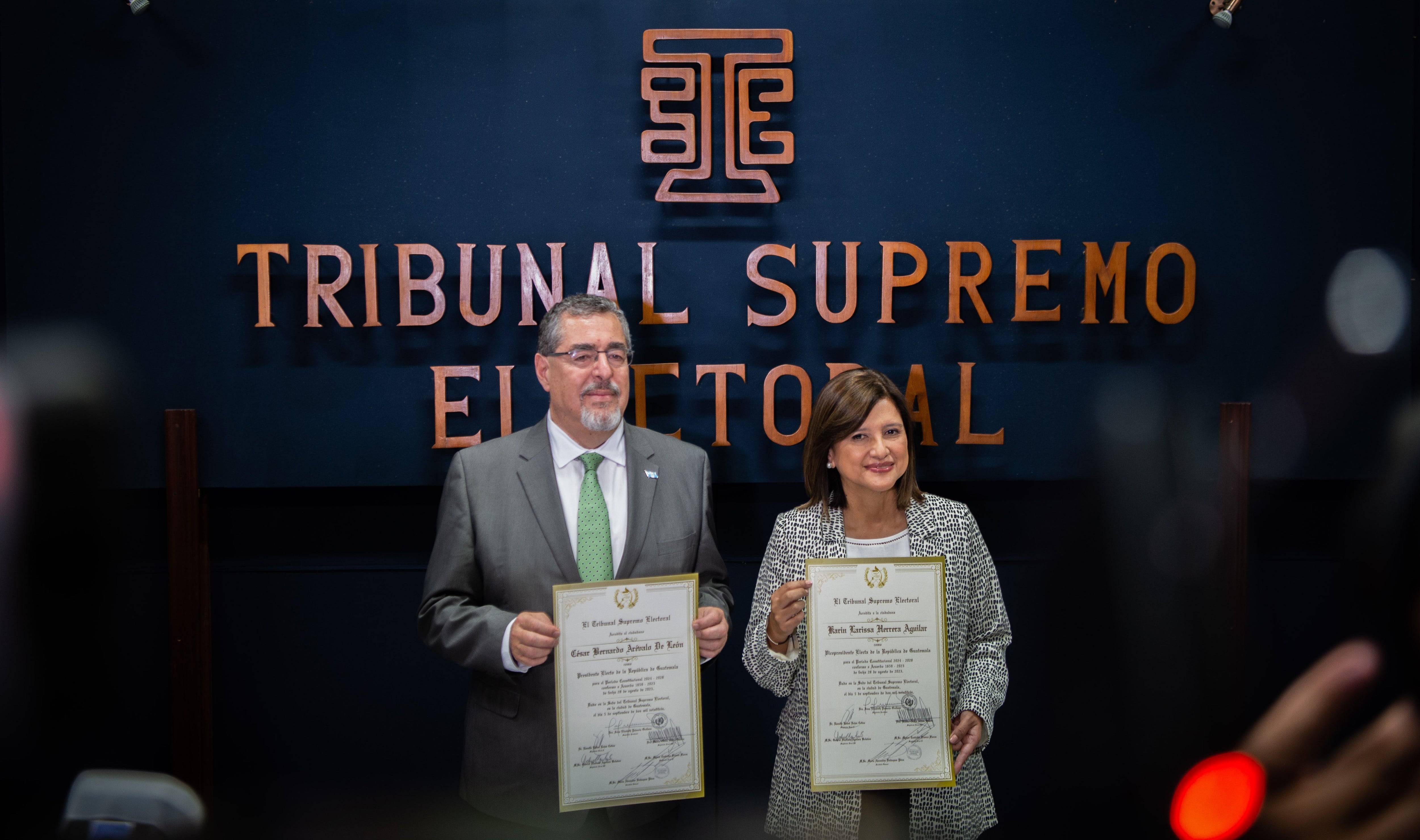 El presidente electo de Guatemala, Bernardo Arévalo, y la 'número dos', Karin Herrera (Foto: EuropaPress)