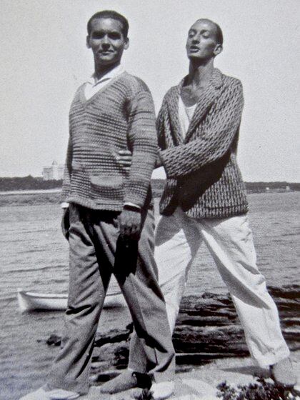 Salvador Dalí y Federico García Lorca in Cadaqués. Entre ellos, la amistad fue más allá: la suya fue una historia de amor atormentada a la que solo puso fin el asesinato del poeta en 1936 (Fine Art Images/Heritage Images/Getty Images)