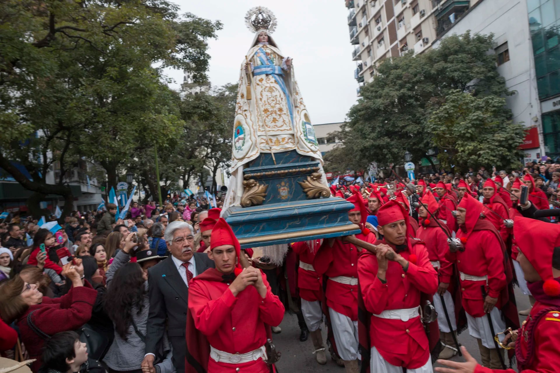La gran concurrencia de público comienza a llegar a Tucumán para los festejos centrales (Télam)