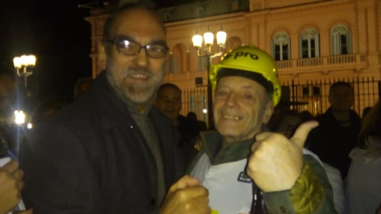 Spotorno en una de las marchas de apoyo a Mauricio Macri junto al diputado Fernando Iglesias. 