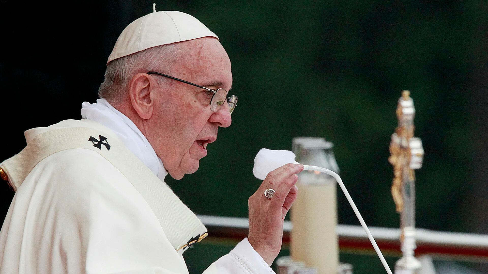 El papa Francisco celebró su primera misa en Polonia (AP)