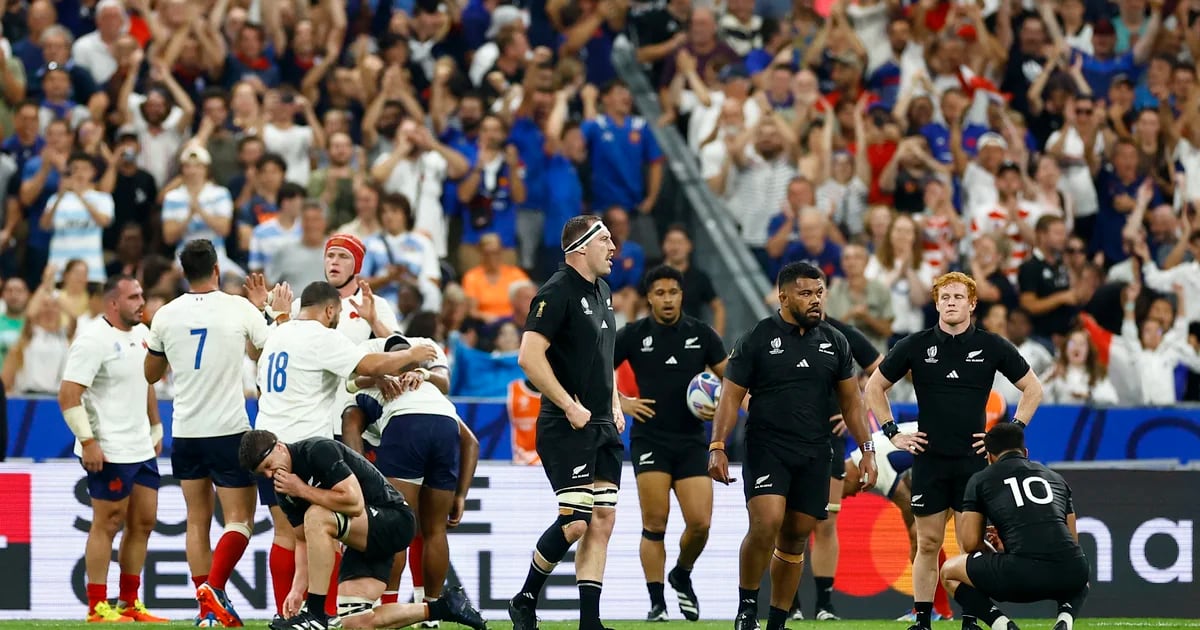 France beat New Zealand 27-13 in their first match of the Rugby World Cup.