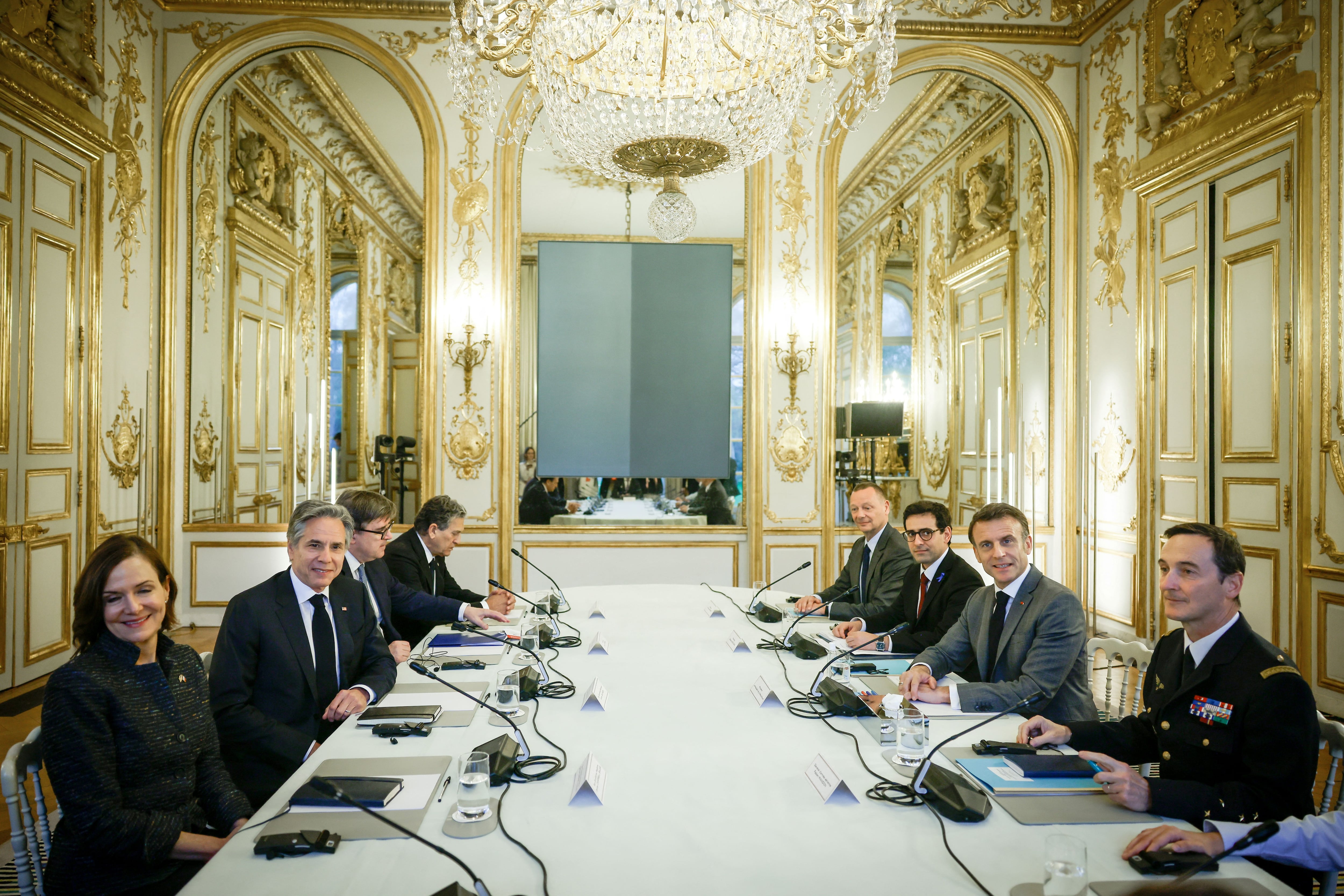 El Secretario de Estado de los Estados Unidos, Antony Blinken, se reúne con el presidente francés, Emmanuel Macron, en el Palacio del Elíseo en París, Francia, el 2 de abril de 2024. Thomas Padilla/Pool vía REUTERS