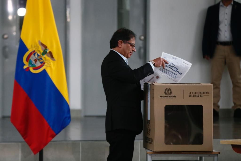 Presidente Petro ya ejerció su derecho al voto donde por primera vez lo hizo en un lugar diferente a la Plaza de Bolívar - crédito Colprensa