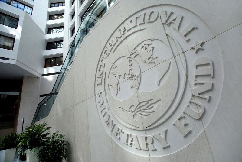 Imagen de archivo. El logo del Fondo Monetario Internacional (FMI) es visto dentro de sus oficinas principales en Washington, EEUU. 9 de octubre de 2016. REUTERS/Yuri Gripas/File Photo/File Photo