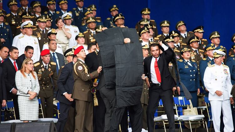 Maduro denunció un supuesto intento de asesinato en su contra (@XHespanol)