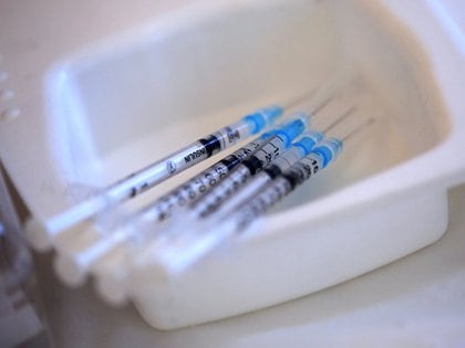 Argentina fue el primer país del mundo en aprobar el uso de emergencia de la vacuna de AstraZeneca-Oxford después del Reino Unido (Bloomberg)