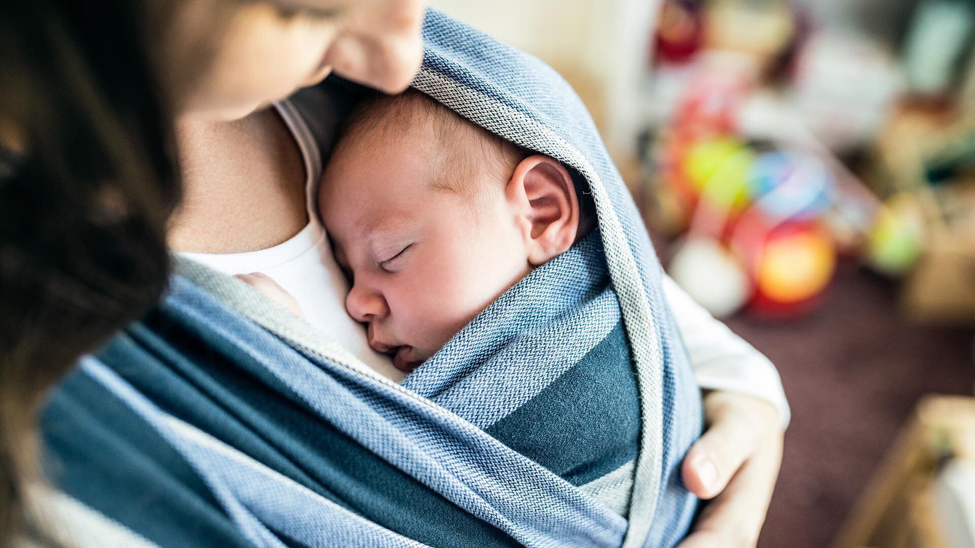 La importancia de atender el llanto de un bebé radica en su impacto en el desarrollo emocional y cognitivo, según estudios recientes (iStock)