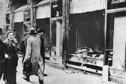 Comercios vandalizados durante el Pogrom del 9 de noviembre de 1938
