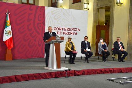 El decreto fue firmado en su reunión matutina diaria del viernes 27 de noviembre (Foto: Presidencia de México).
