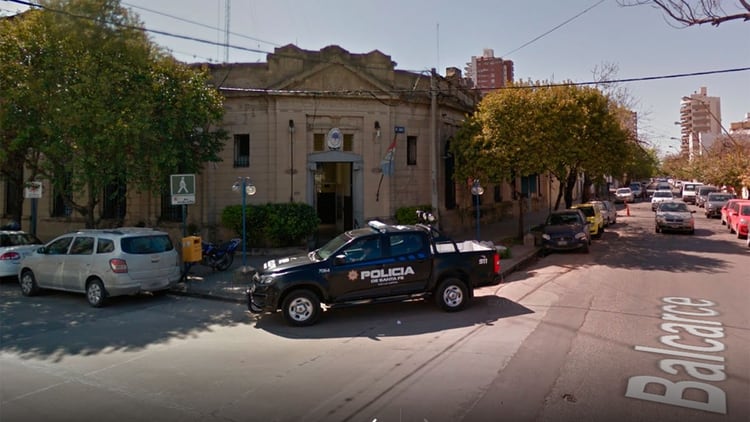 La ComisarÃ­a Seccional nÂ° 3 de la ciudad de Santa Fe en donde X. estuvo detenida por un par de horas